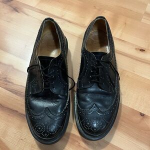 Doc Martin Brogues